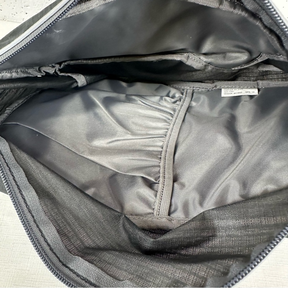 Eddie Bauer Ripstop Black & Blue Lightweight 8L Sling Pack - Picture 9 of 12